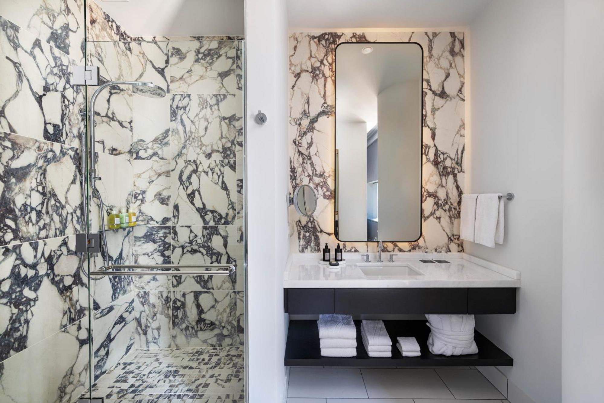 W Hotel 4*